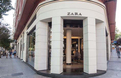 Zara Pisa (56125) Corso Italia, 60/62 .